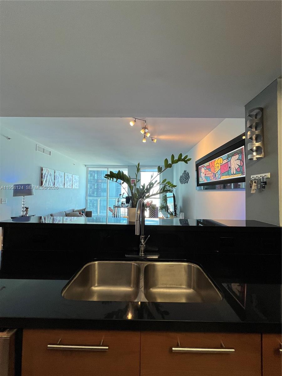 VIZCAYNE NORTH CONDO - Residential