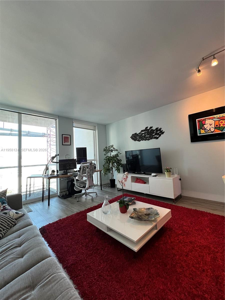 VIZCAYNE NORTH CONDO - Residential