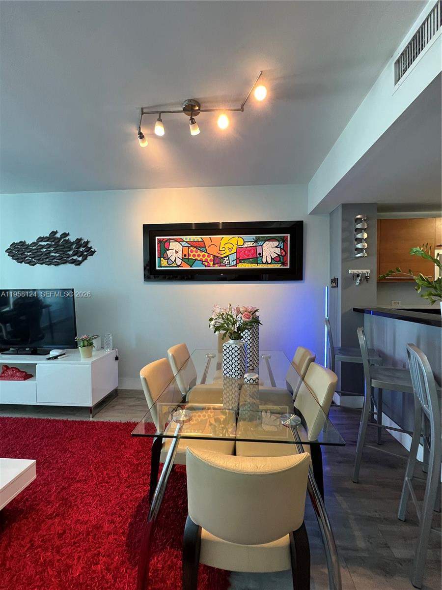 VIZCAYNE NORTH CONDO - Residential