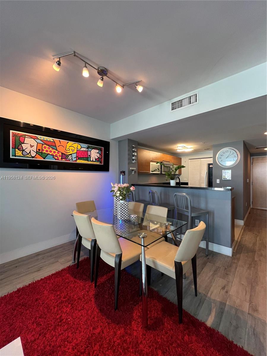 VIZCAYNE NORTH CONDO - Residential