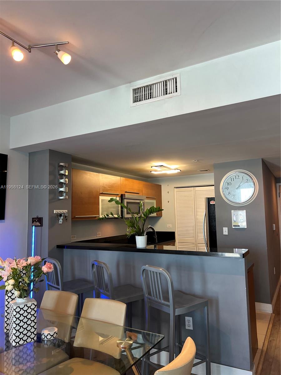 VIZCAYNE NORTH CONDO - Residential