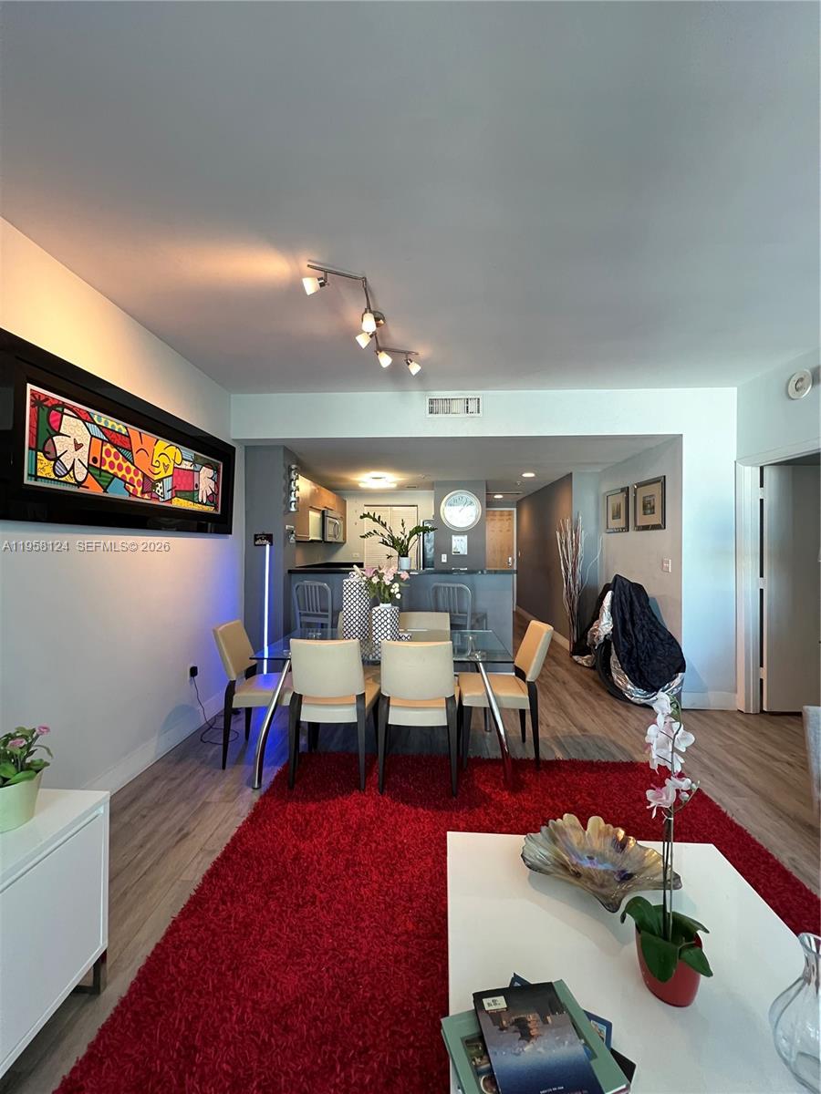 VIZCAYNE NORTH CONDO - Residential