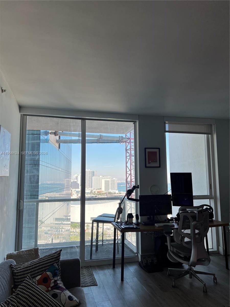 VIZCAYNE NORTH CONDO - Residential