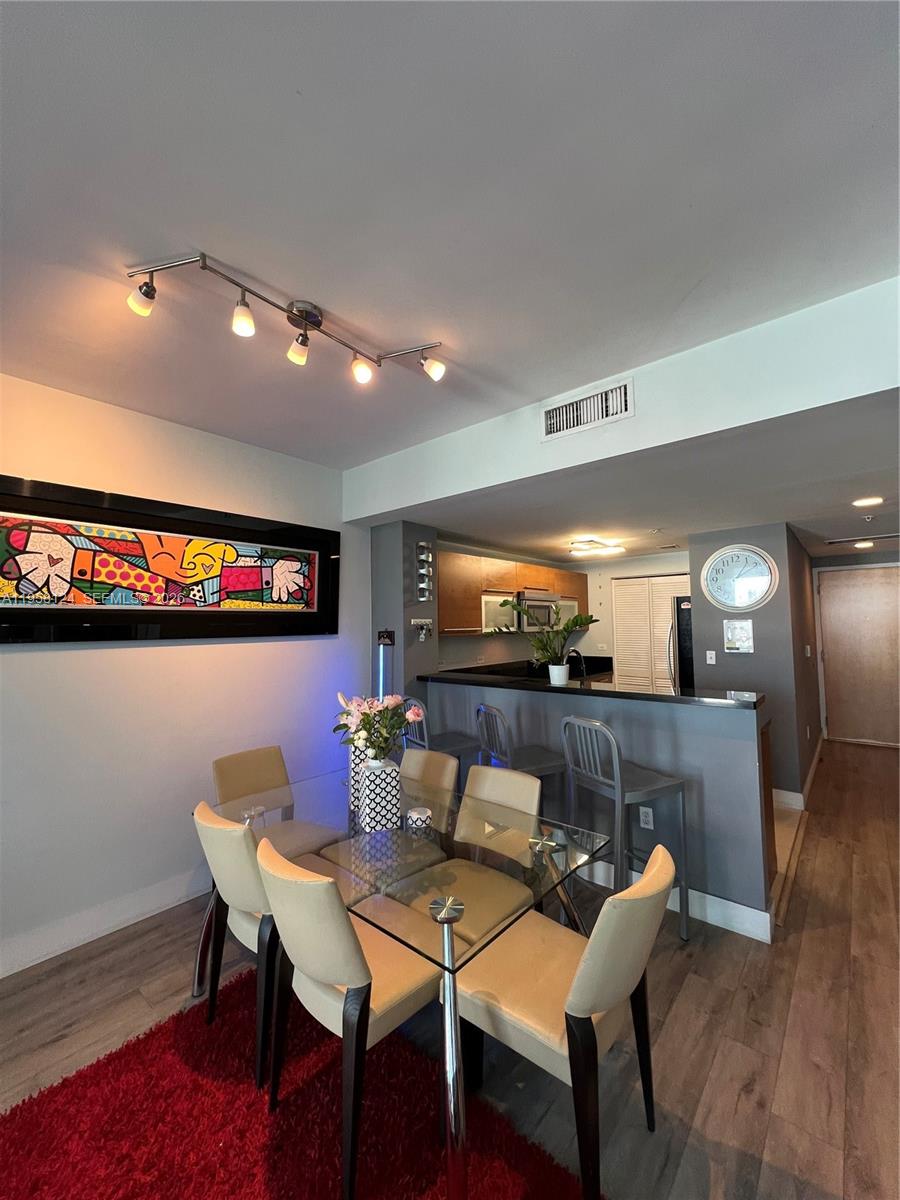 VIZCAYNE NORTH CONDO - Residential