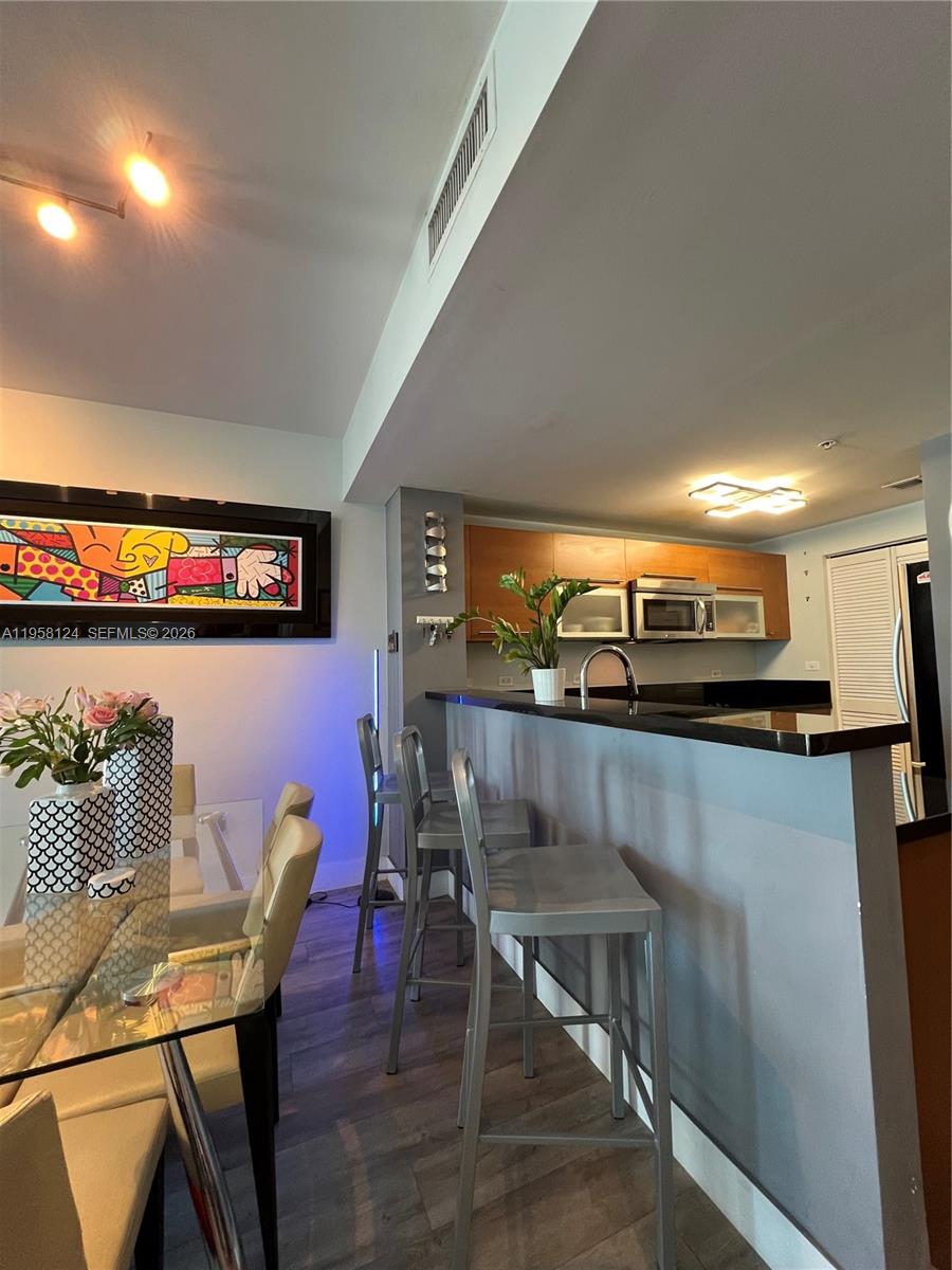 VIZCAYNE NORTH CONDO - Residential