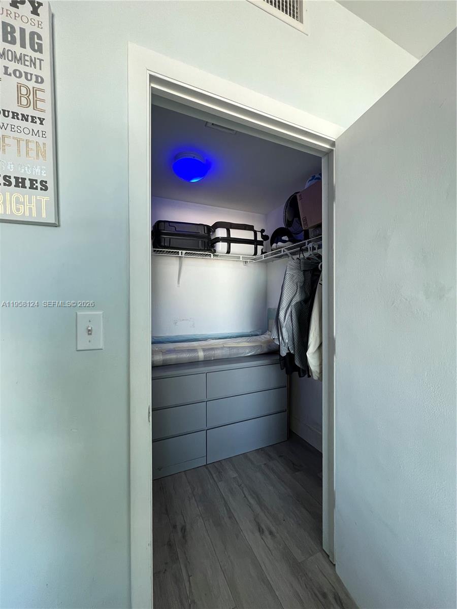 VIZCAYNE NORTH CONDO - Residential