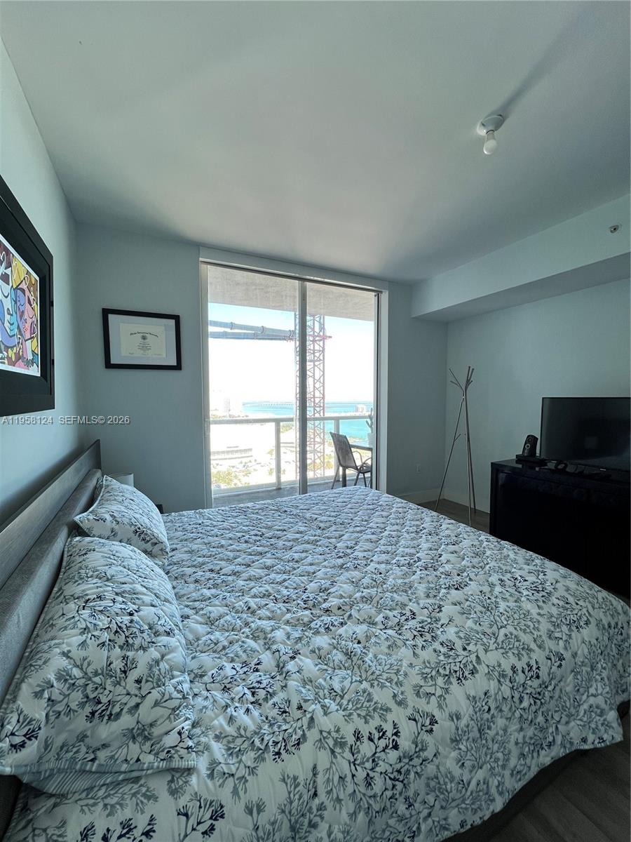 VIZCAYNE NORTH CONDO - Residential