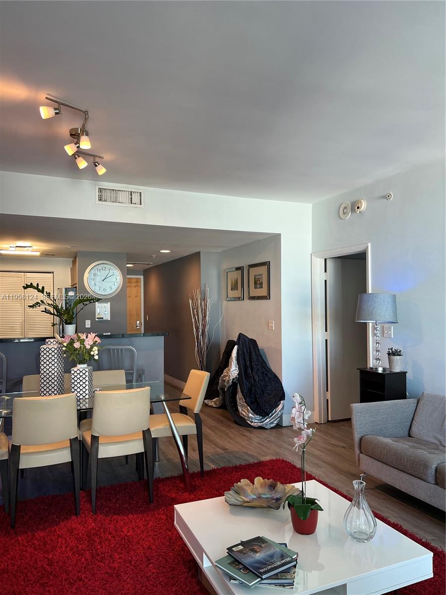 VIZCAYNE NORTH CONDO - Residential