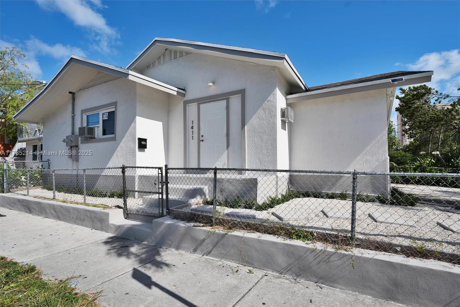 1411 Sw 3rd St 1, Miami, Broward County, Florida - 2 Bedrooms  
1 Bathrooms - 