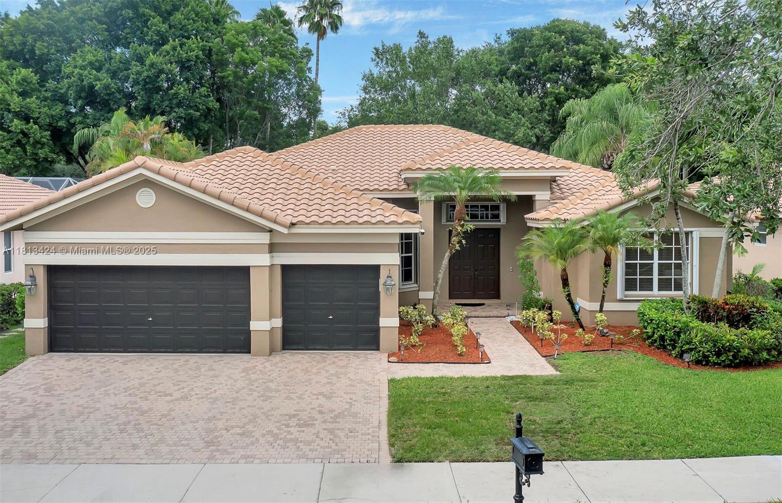 3943 Nighthawk Dr, Weston, Broward County, Florida - 4 Bedrooms  
3 Bathrooms - 