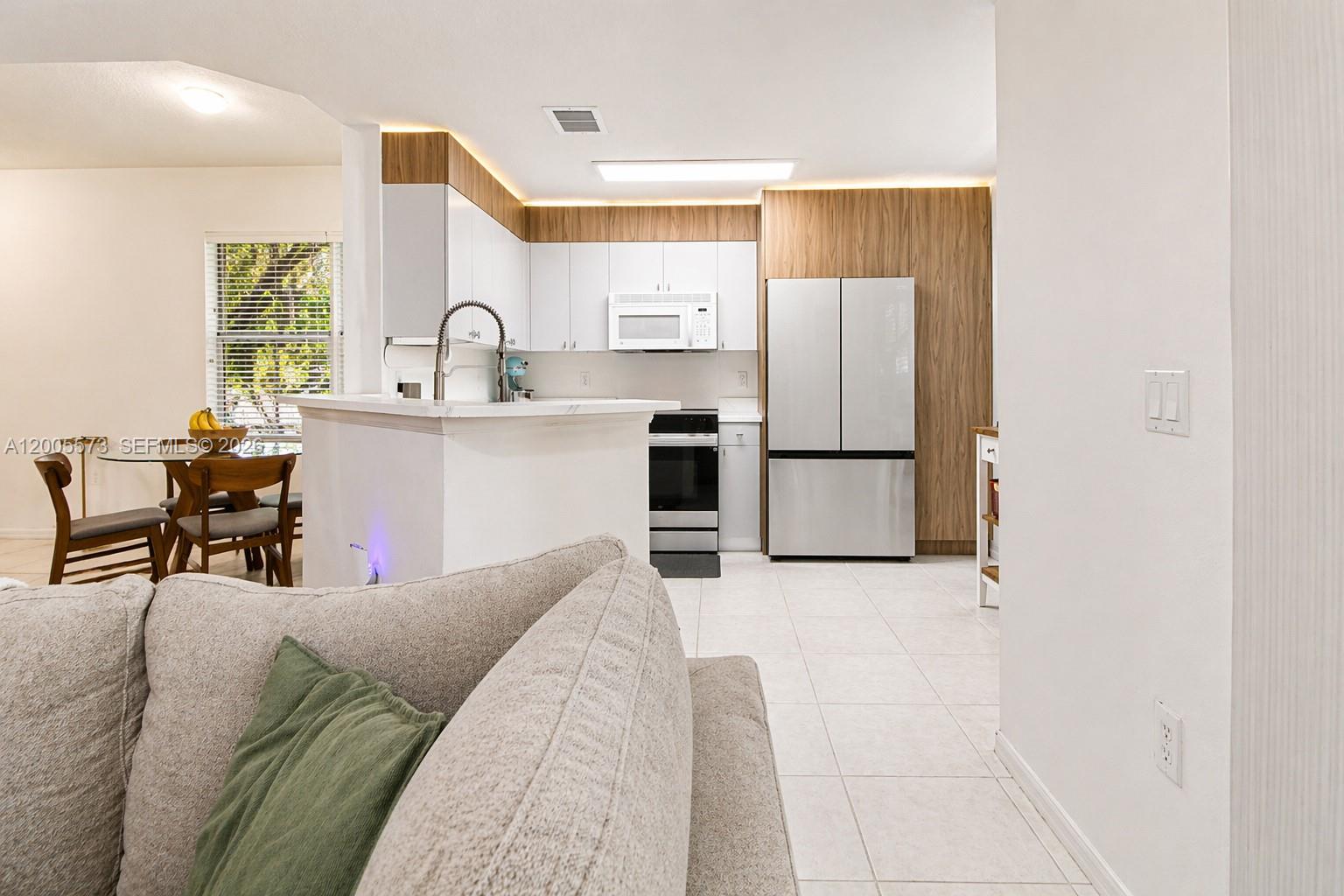 8940 NE 8th Ave 1201