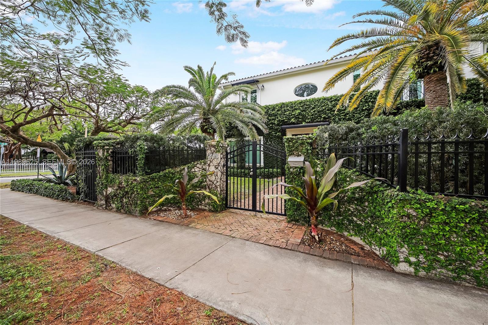 BRICKELLS FLAGLER - Residential Lease