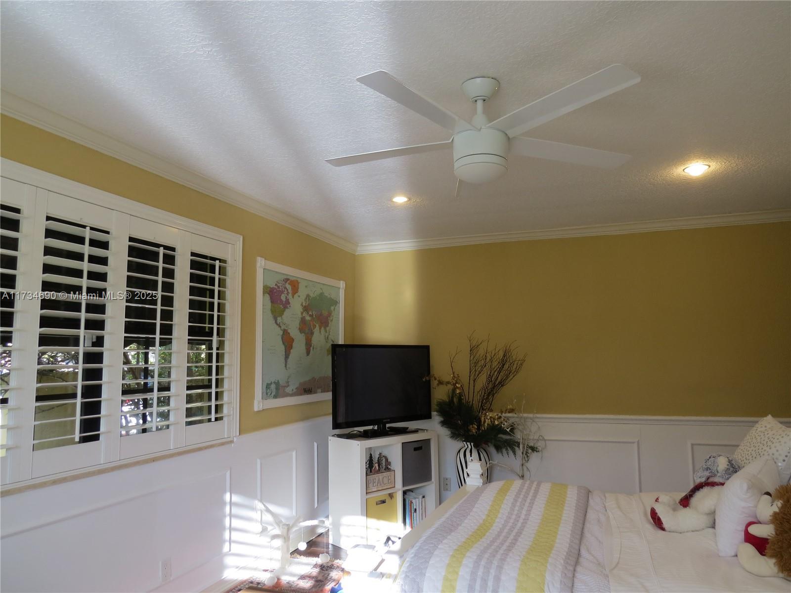 WHISPERING WOODS - Residential