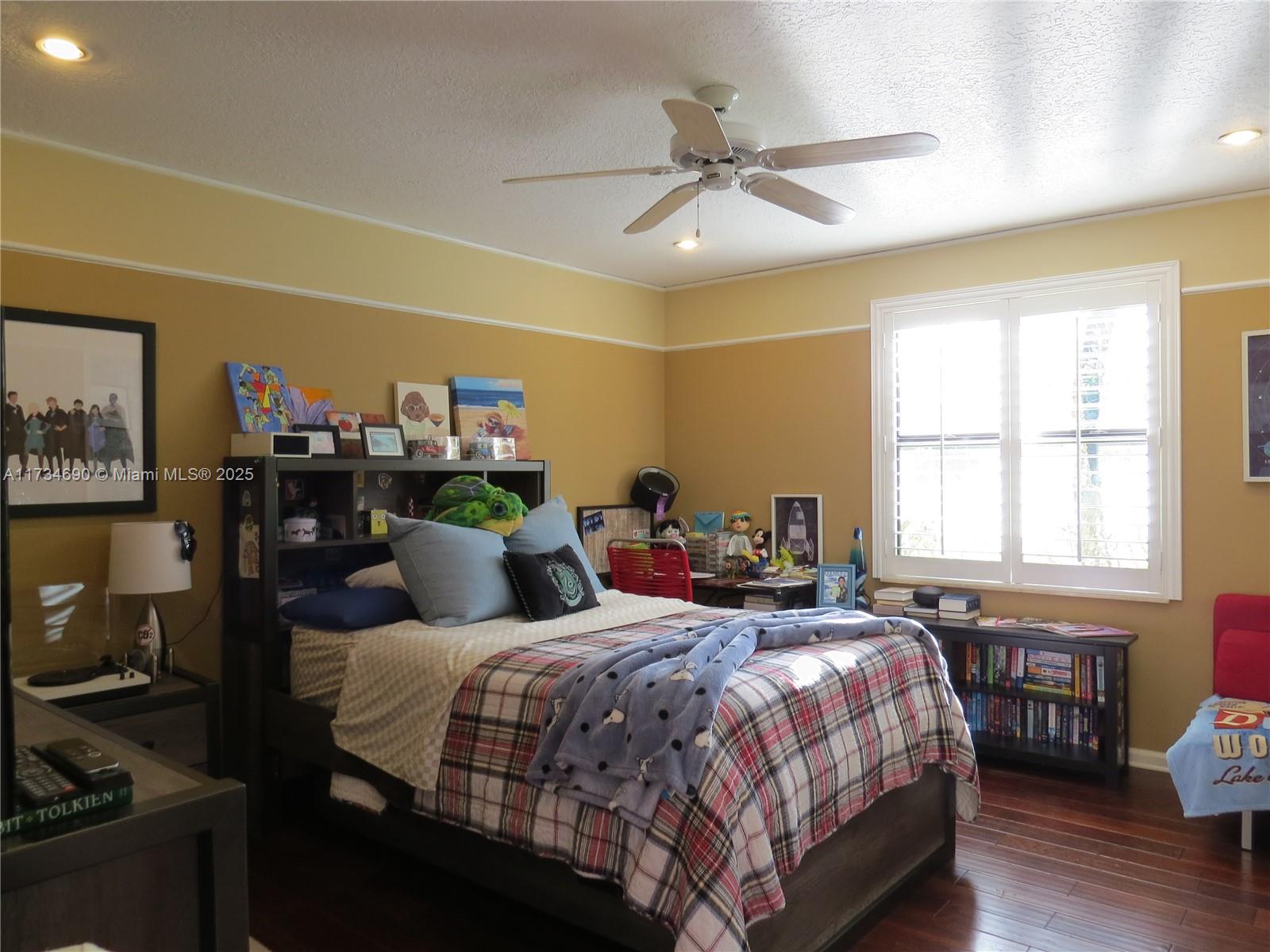 WHISPERING WOODS - Residential