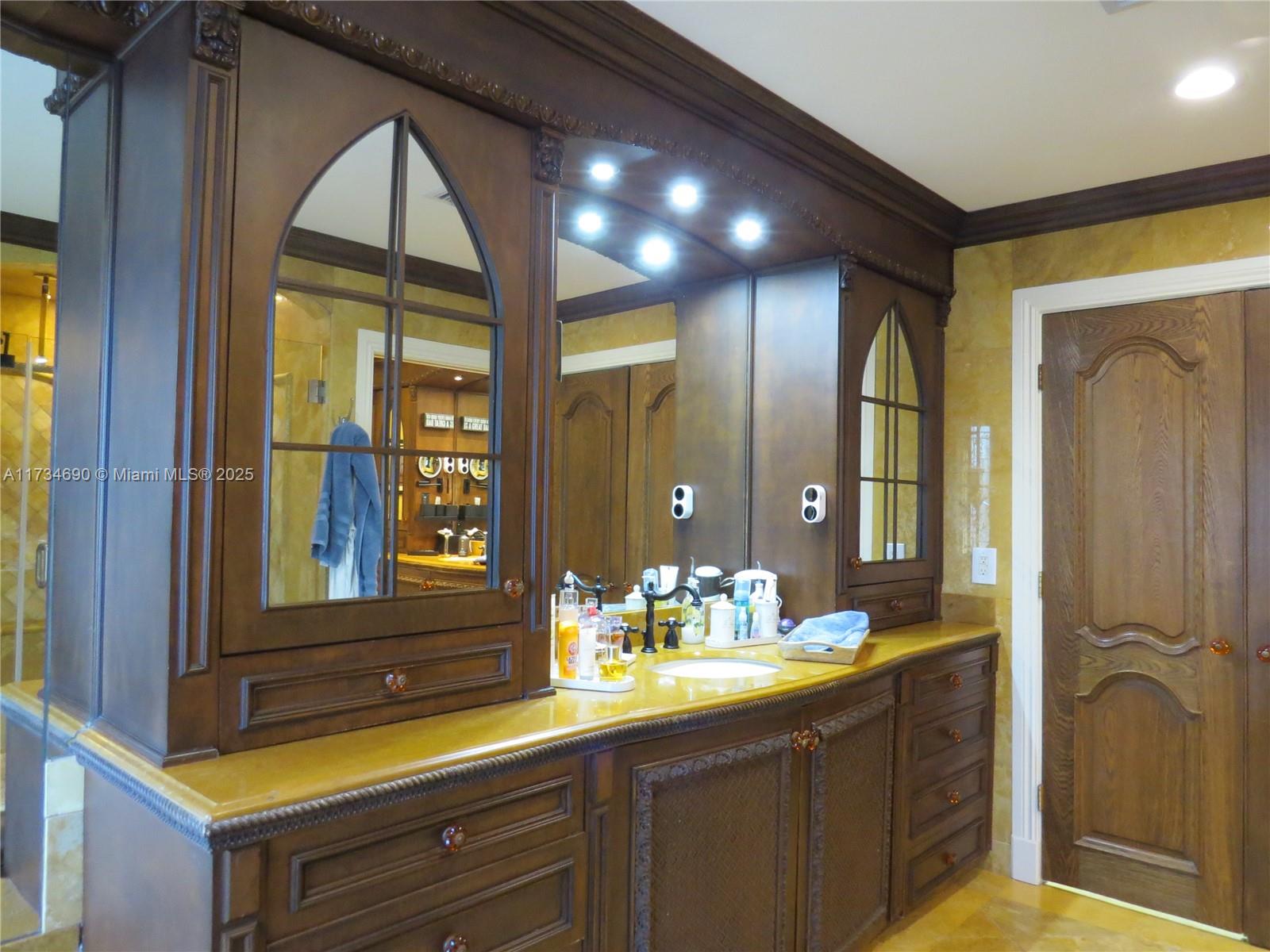 WHISPERING WOODS - Residential