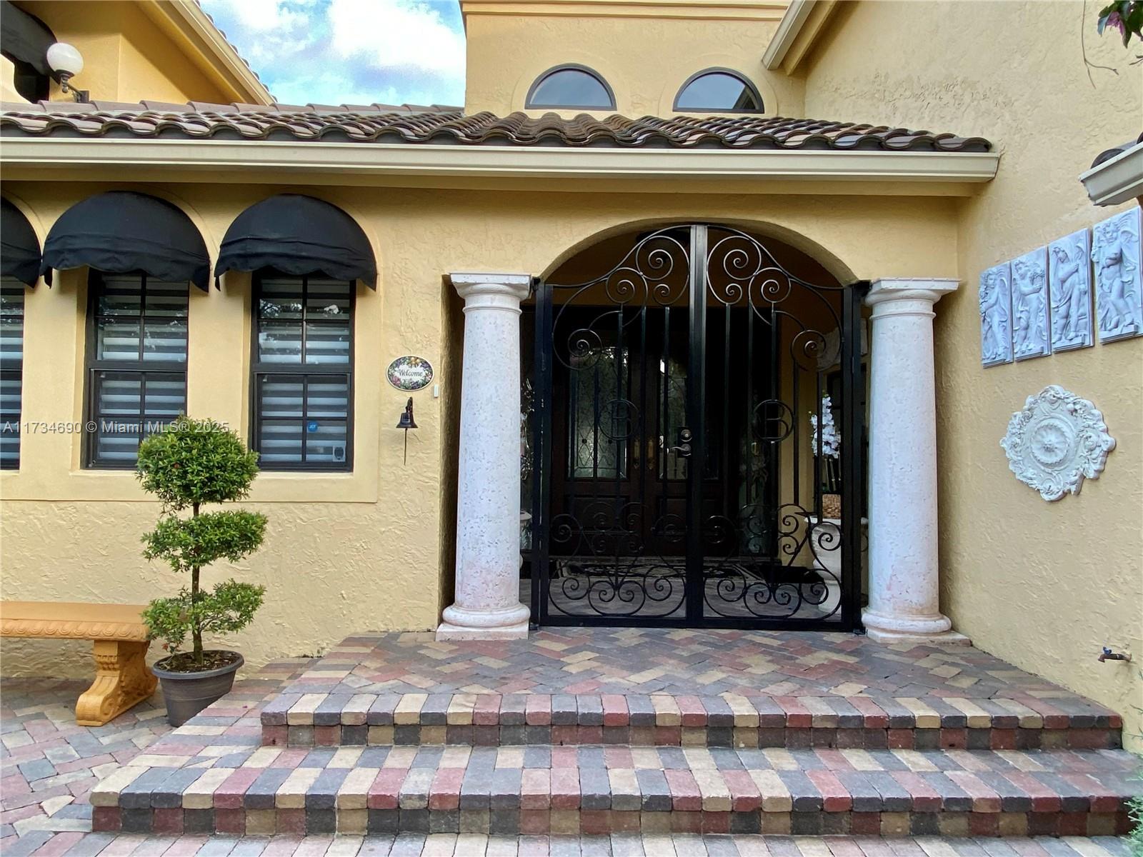 WHISPERING WOODS - Residential