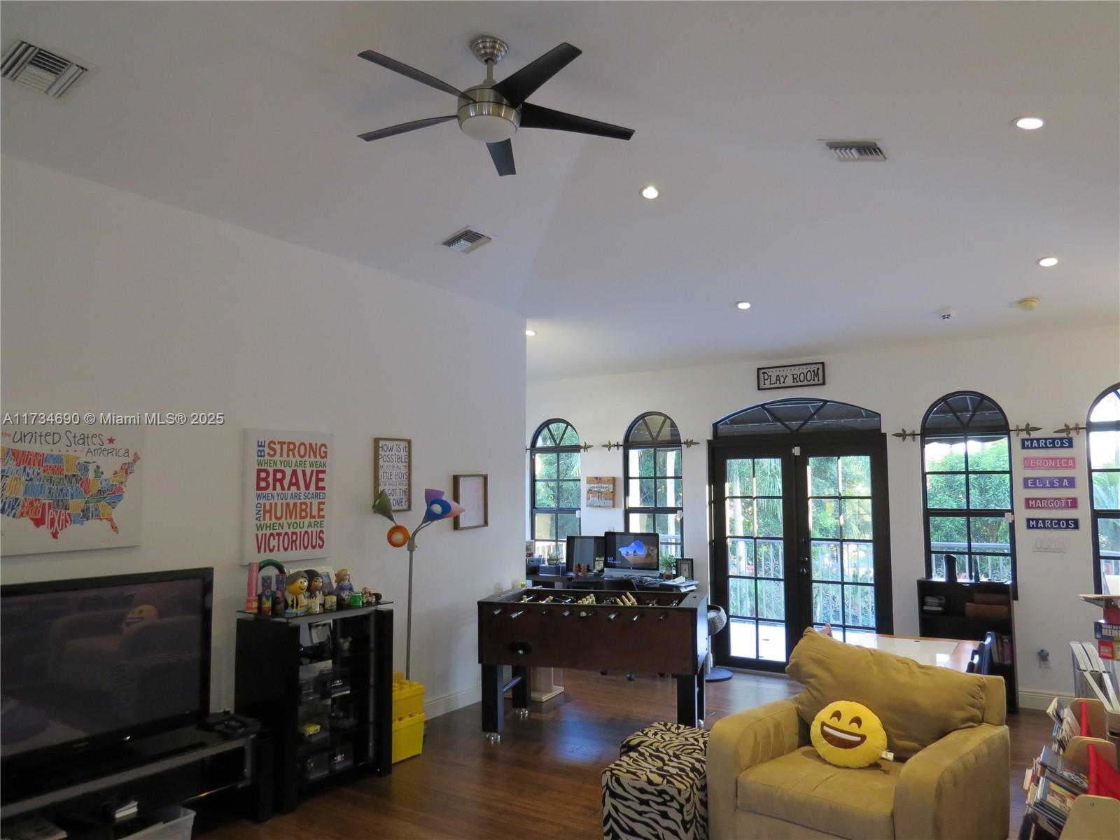 WHISPERING WOODS - Residential