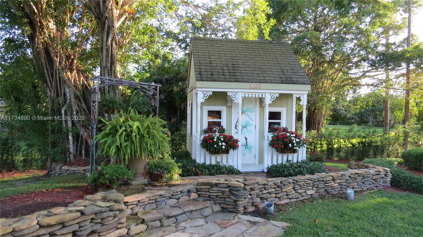 WHISPERING WOODS - Residential