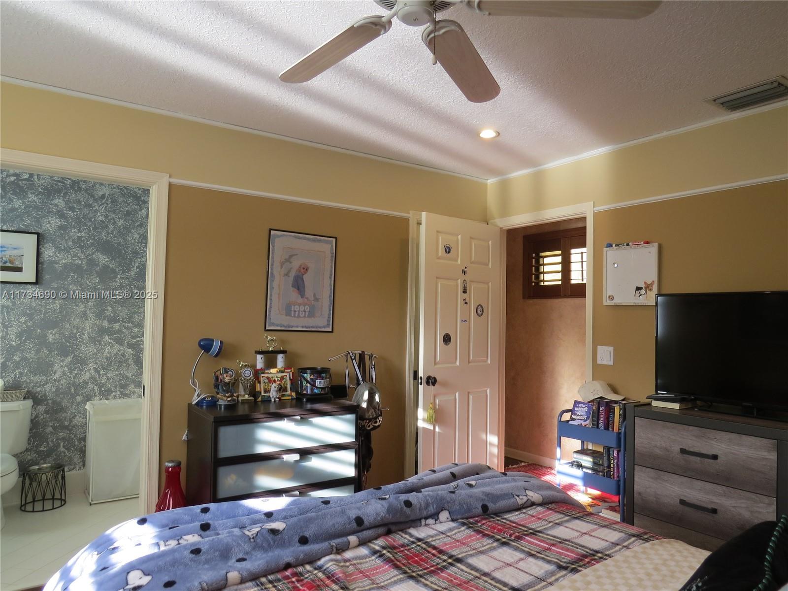 WHISPERING WOODS - Residential