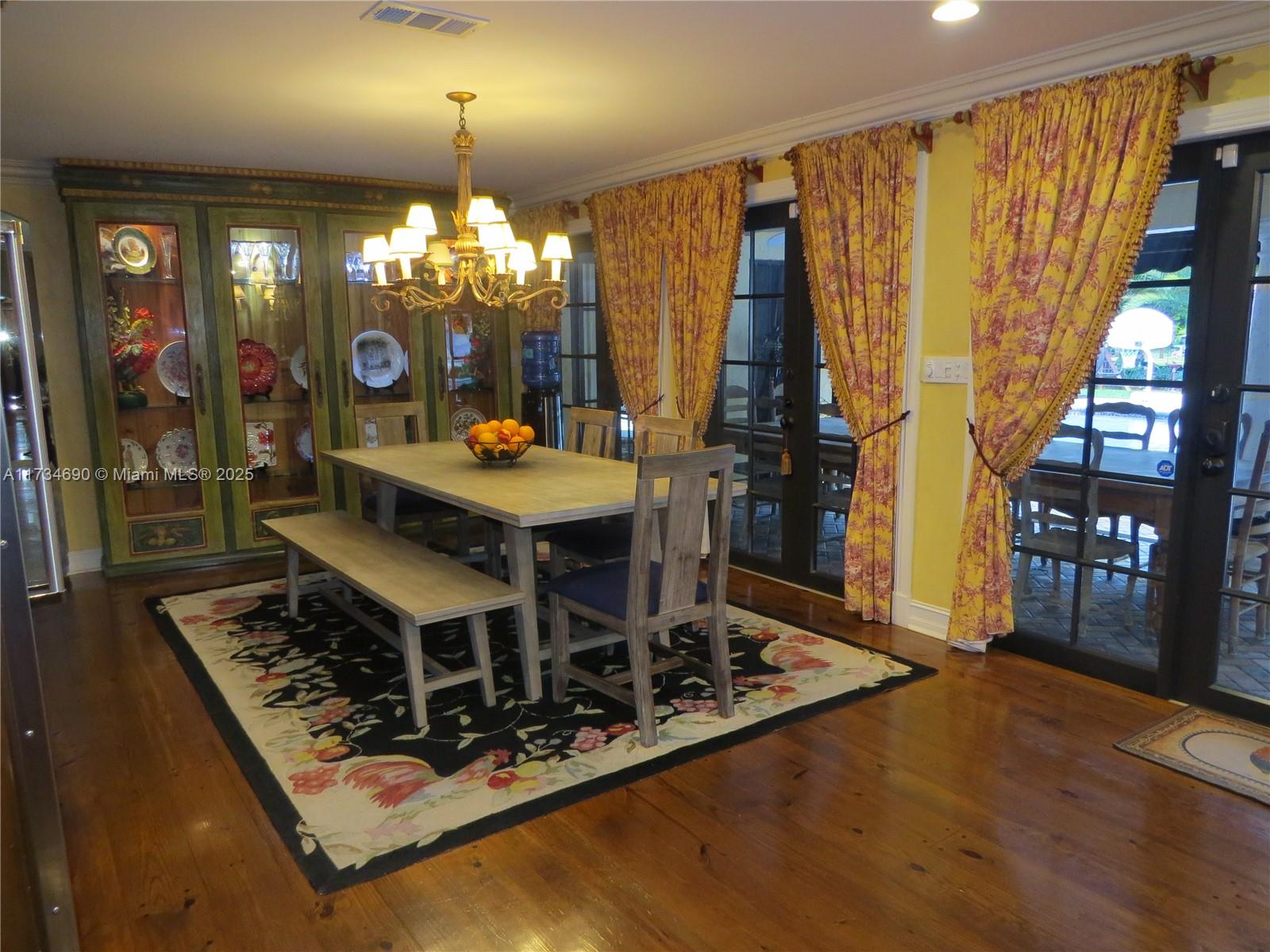 WHISPERING WOODS - Residential