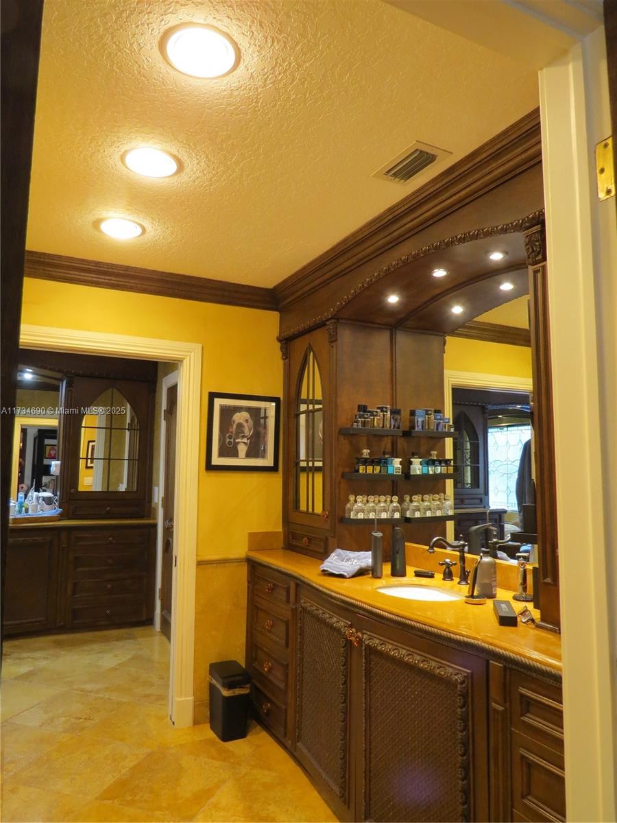 WHISPERING WOODS - Residential