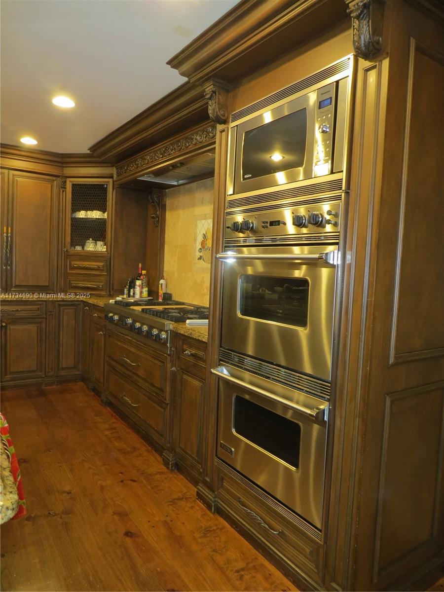 WHISPERING WOODS - Residential