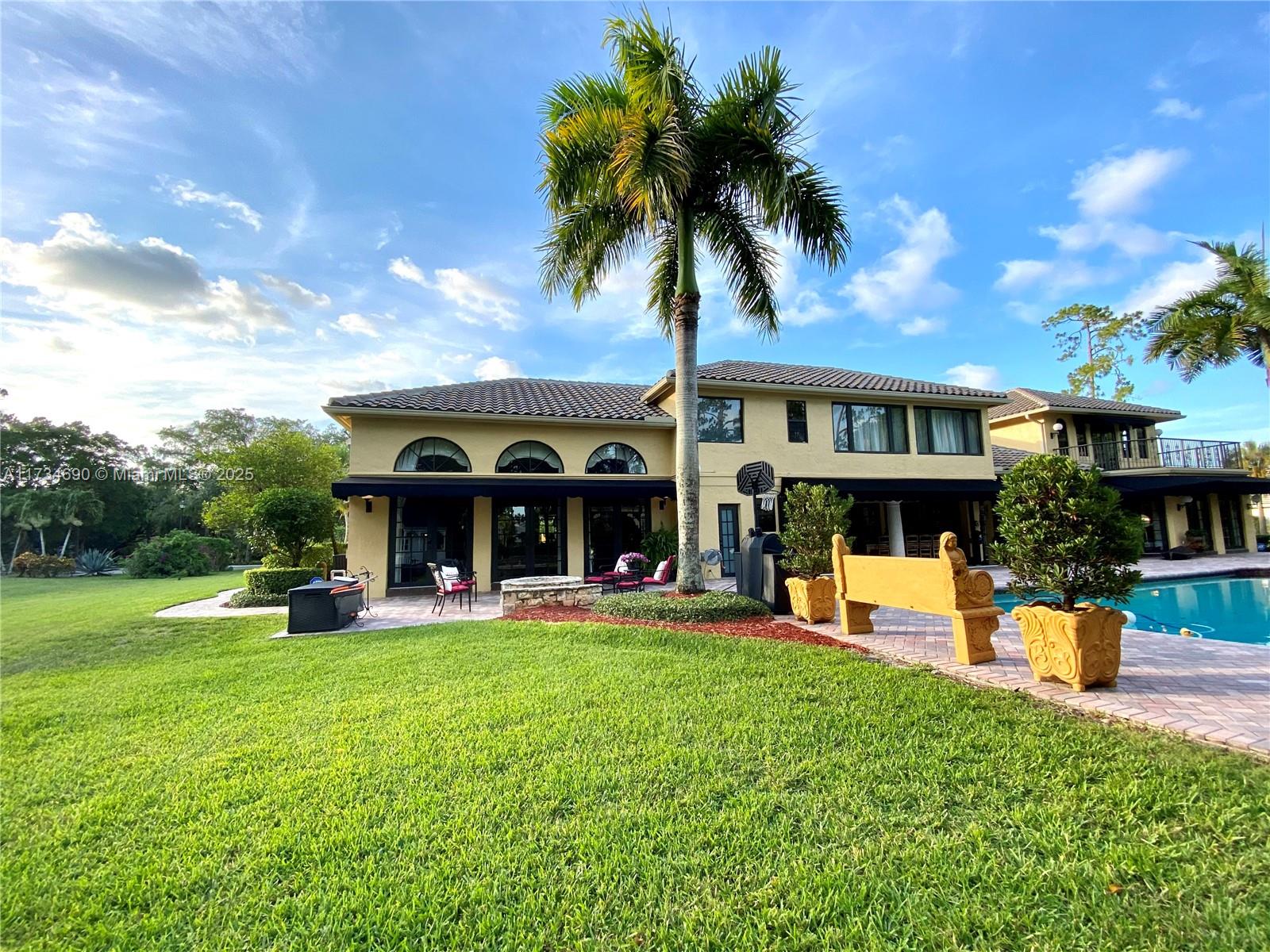 WHISPERING WOODS - Residential