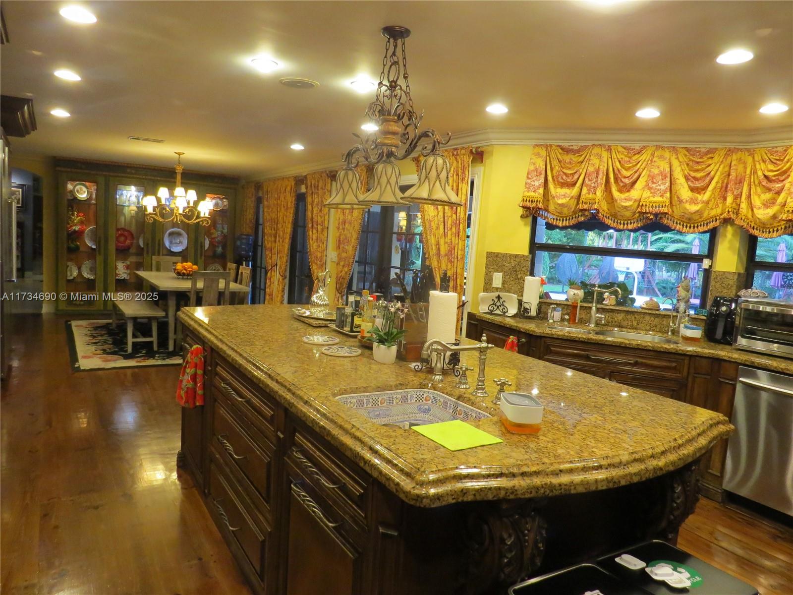 WHISPERING WOODS - Residential