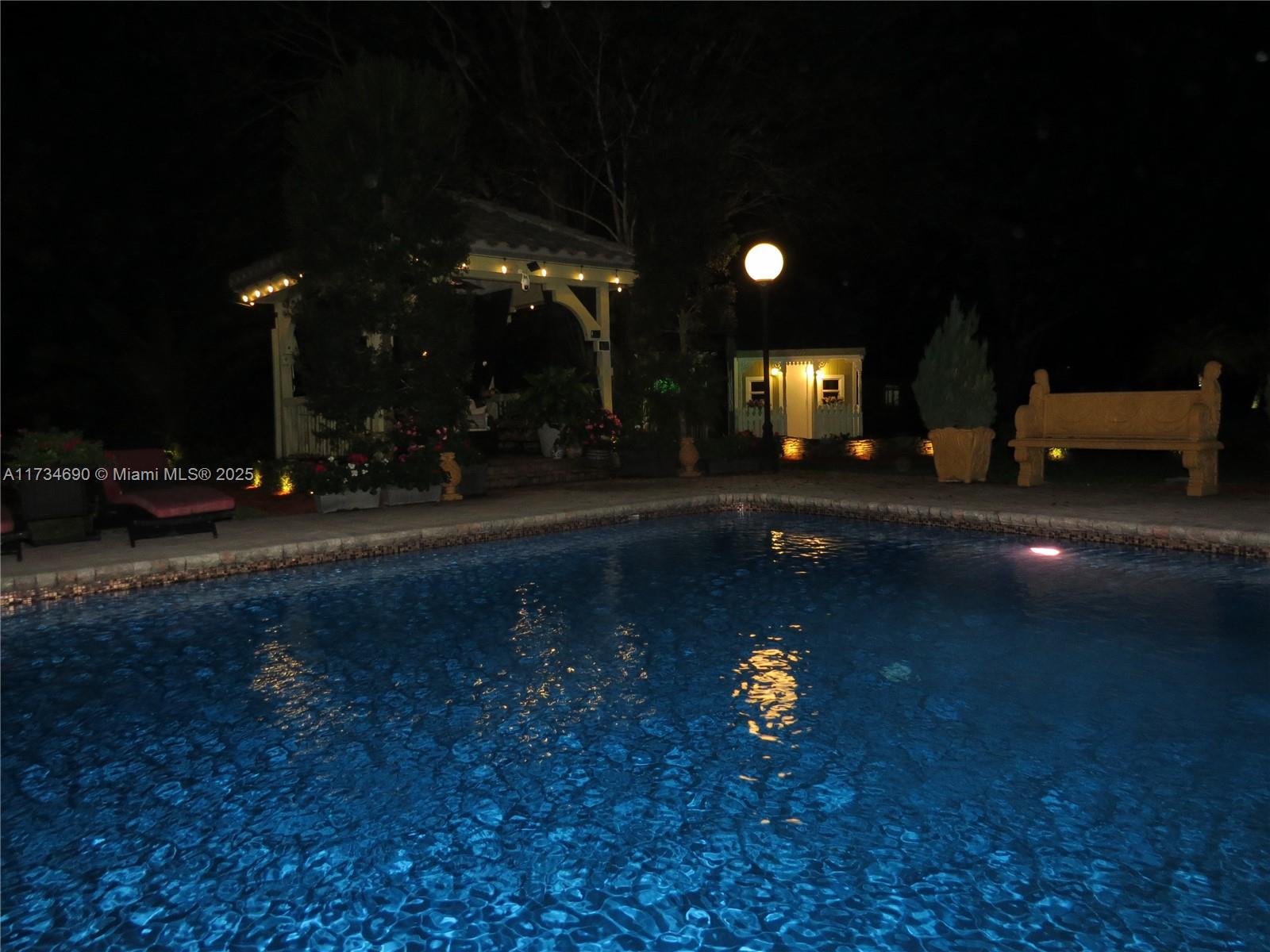 WHISPERING WOODS - Residential