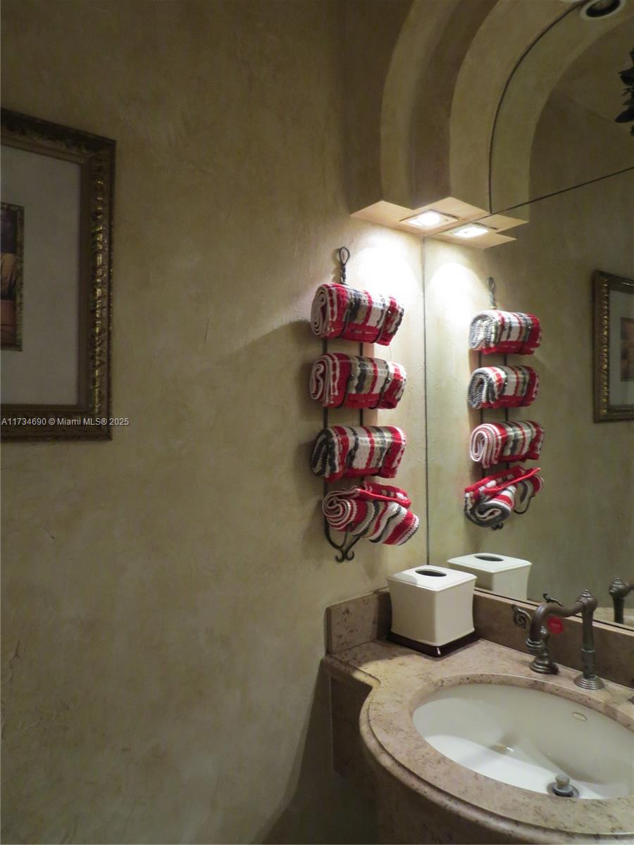 WHISPERING WOODS - Residential