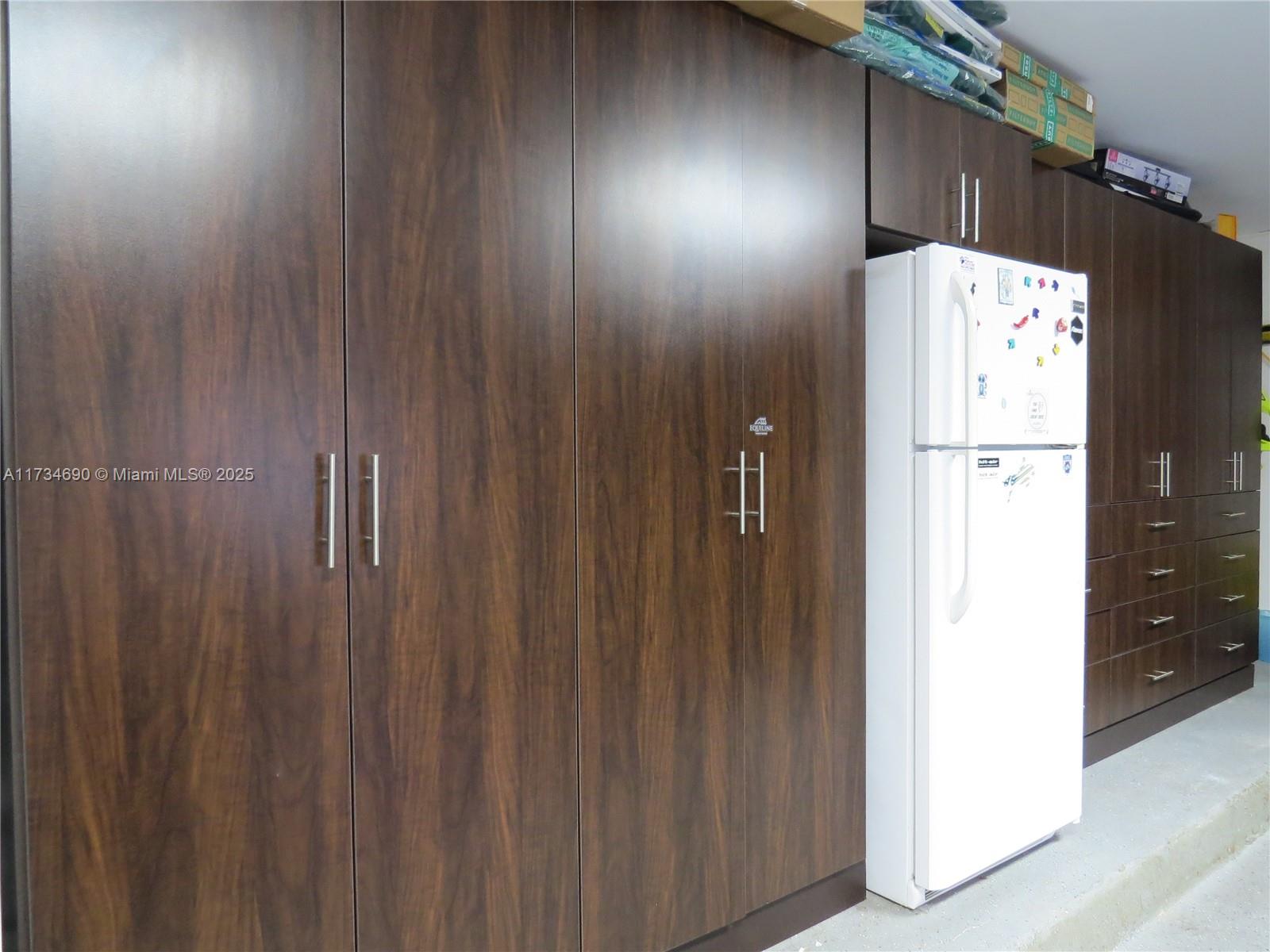 WHISPERING WOODS - Residential