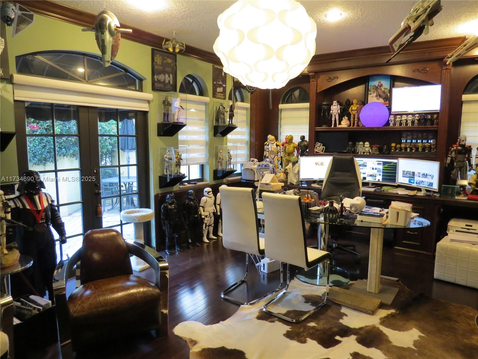 WHISPERING WOODS - Residential