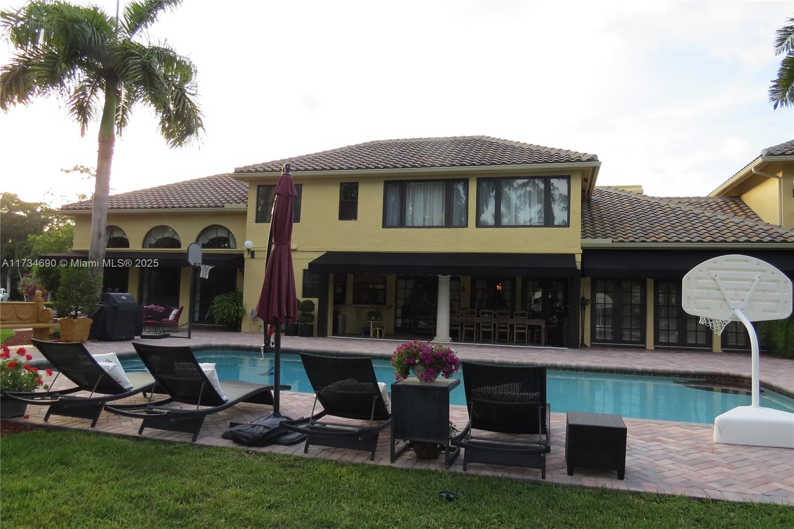 WHISPERING WOODS - Residential