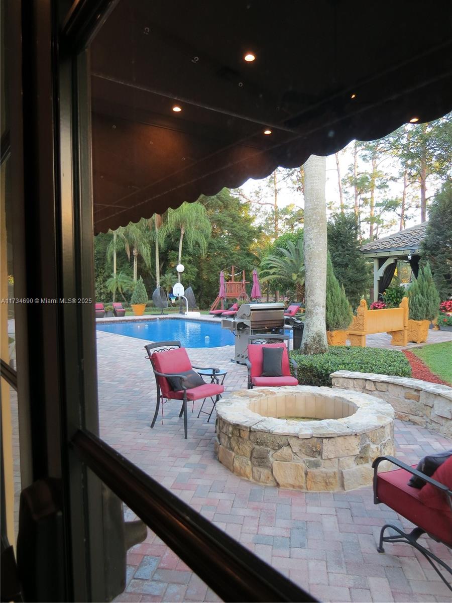 WHISPERING WOODS - Residential