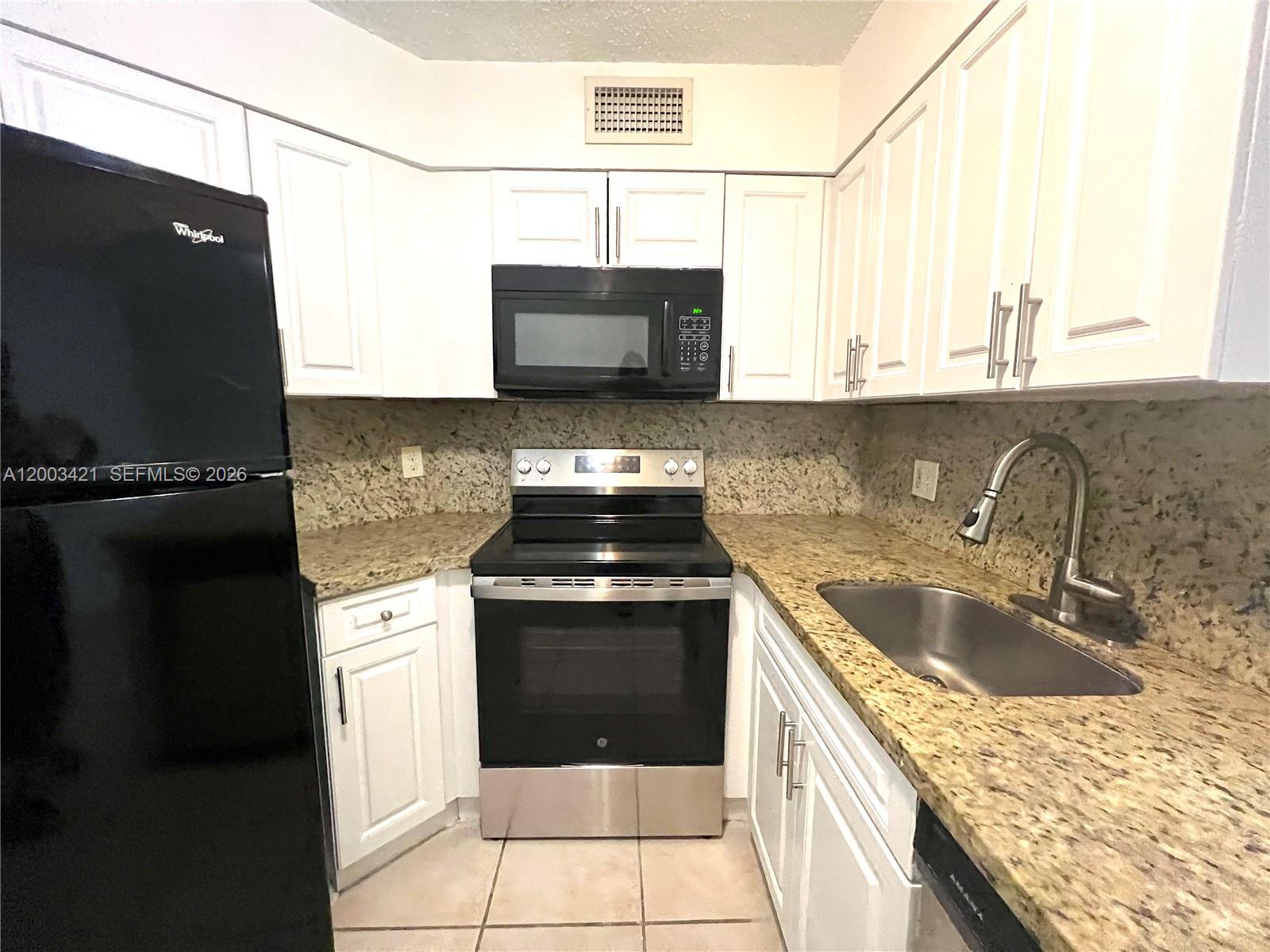 LAKE POINTE CONDOMINIUM N - Residential Lease