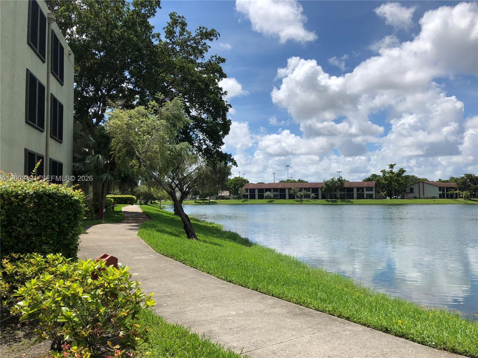 LAKE POINTE CONDOMINIUM N - Residential Lease