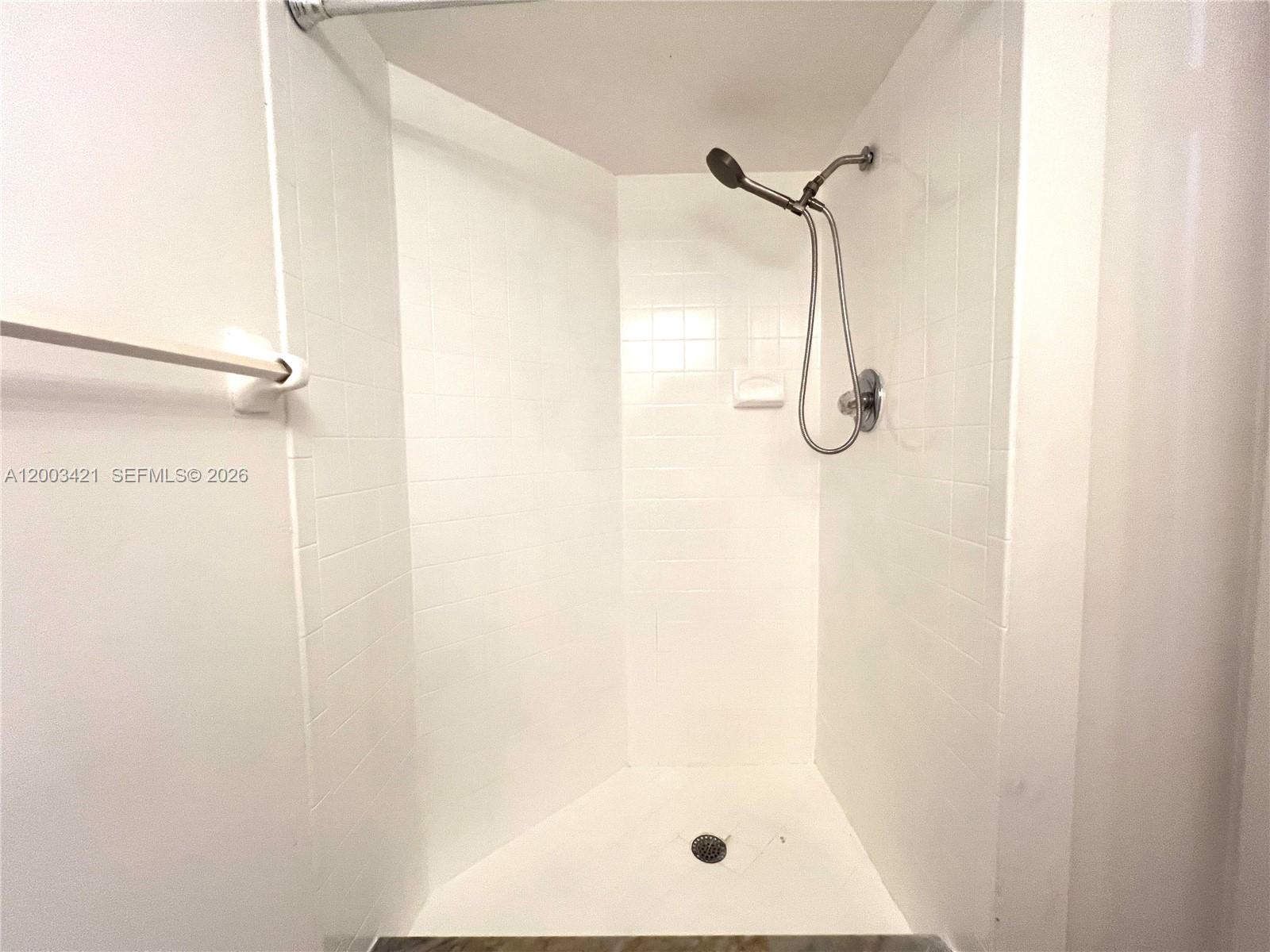 LAKE POINTE CONDOMINIUM N - Residential Lease