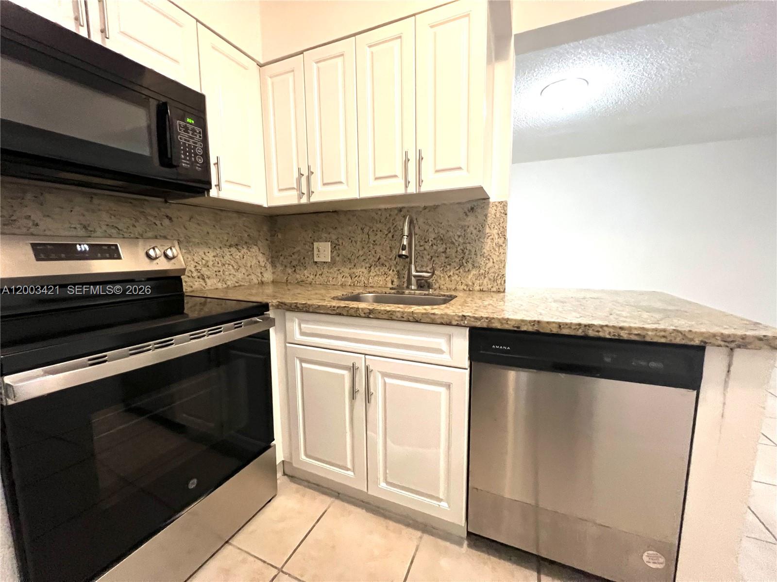 LAKE POINTE CONDOMINIUM N - Residential Lease