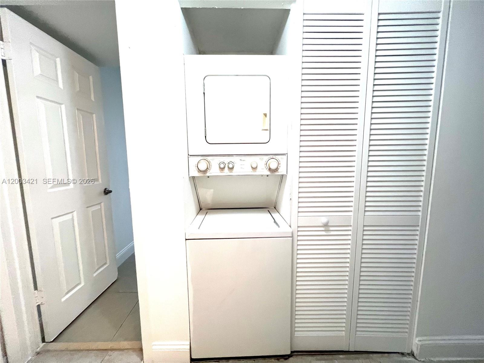 LAKE POINTE CONDOMINIUM N - Residential Lease