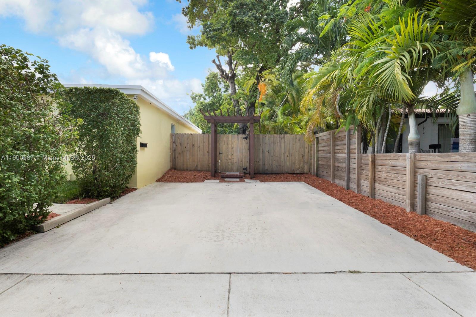 BRICKELL ESTATES - Residential