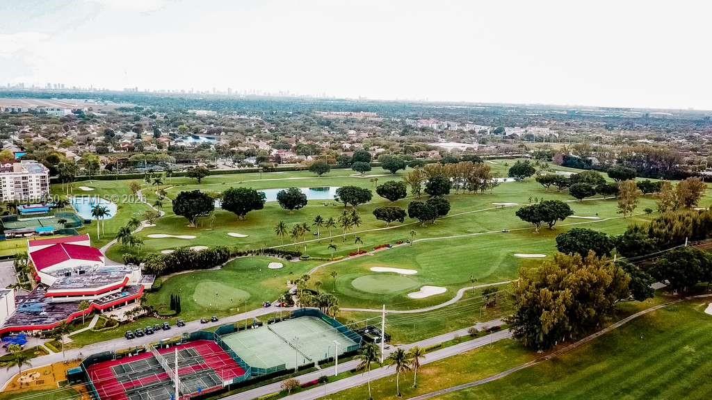 9200 N Hollybrook Lake Dr 303