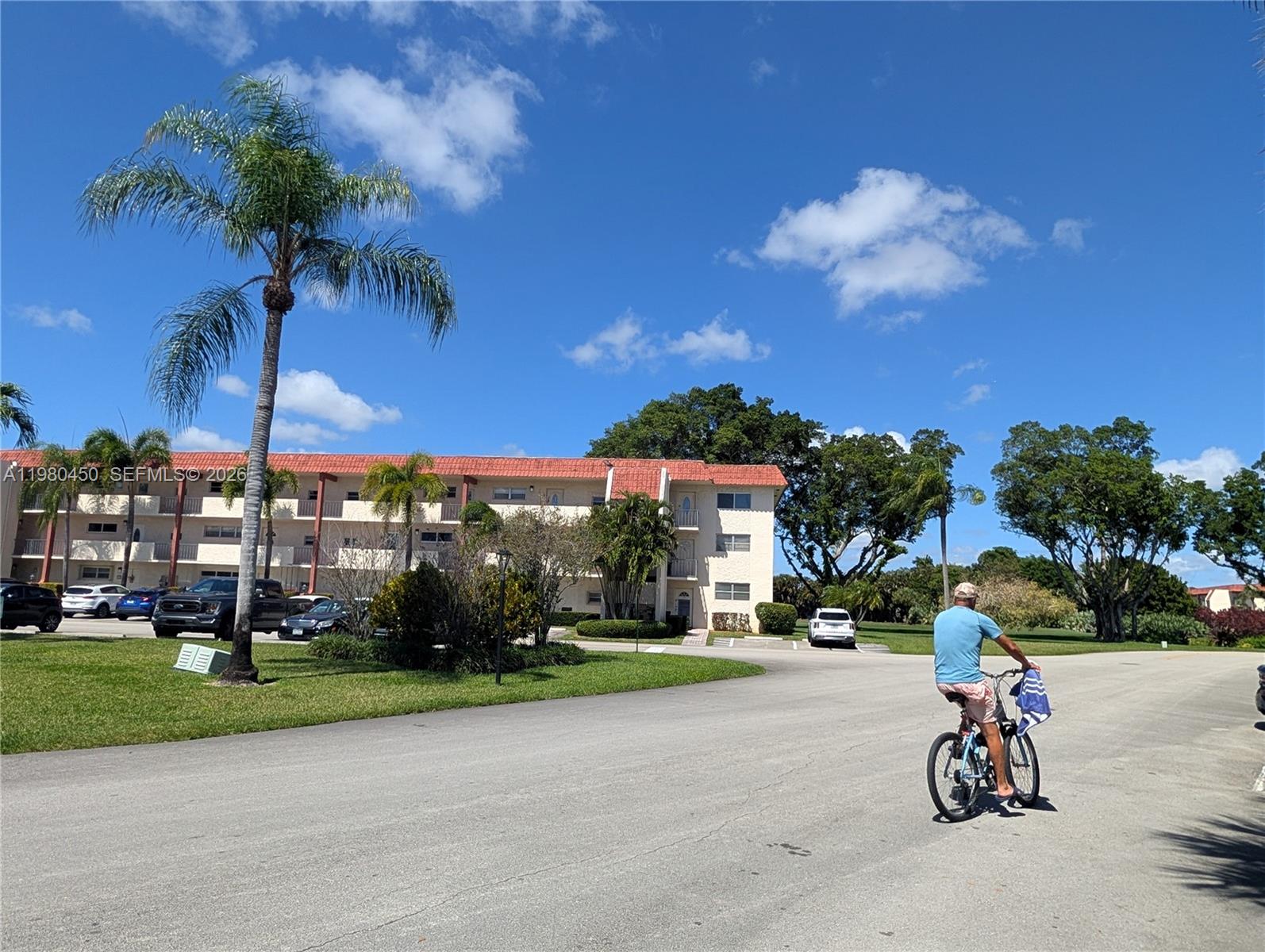 HOLLYBROOK GOLF AND TENNIS - Residential