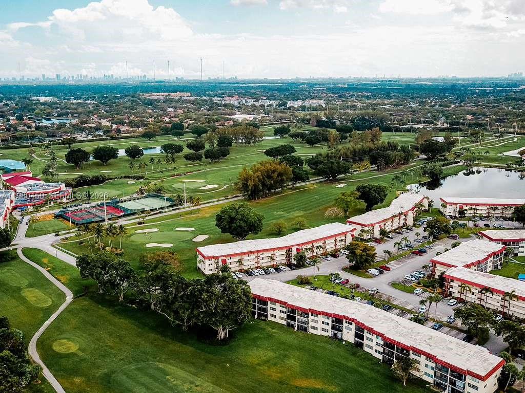 HOLLYBROOK GOLF AND TENNIS - Residential