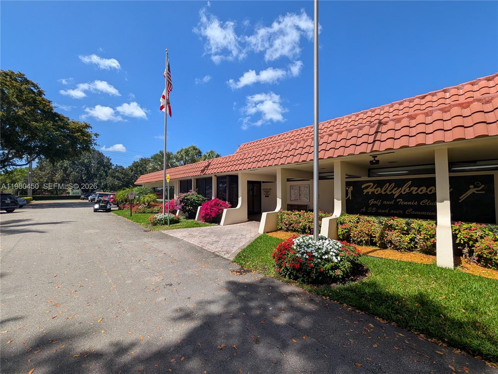 HOLLYBROOK GOLF AND TENNIS - Residential