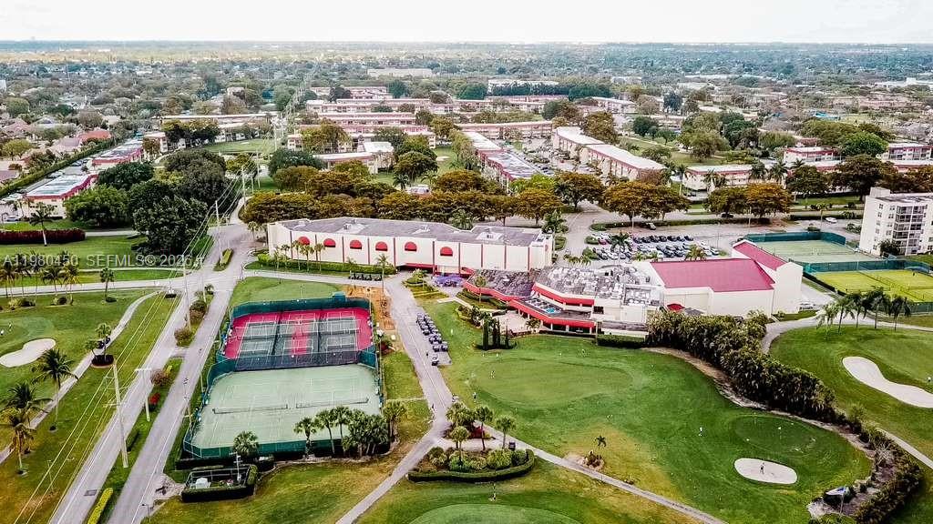 HOLLYBROOK GOLF AND TENNIS - Residential