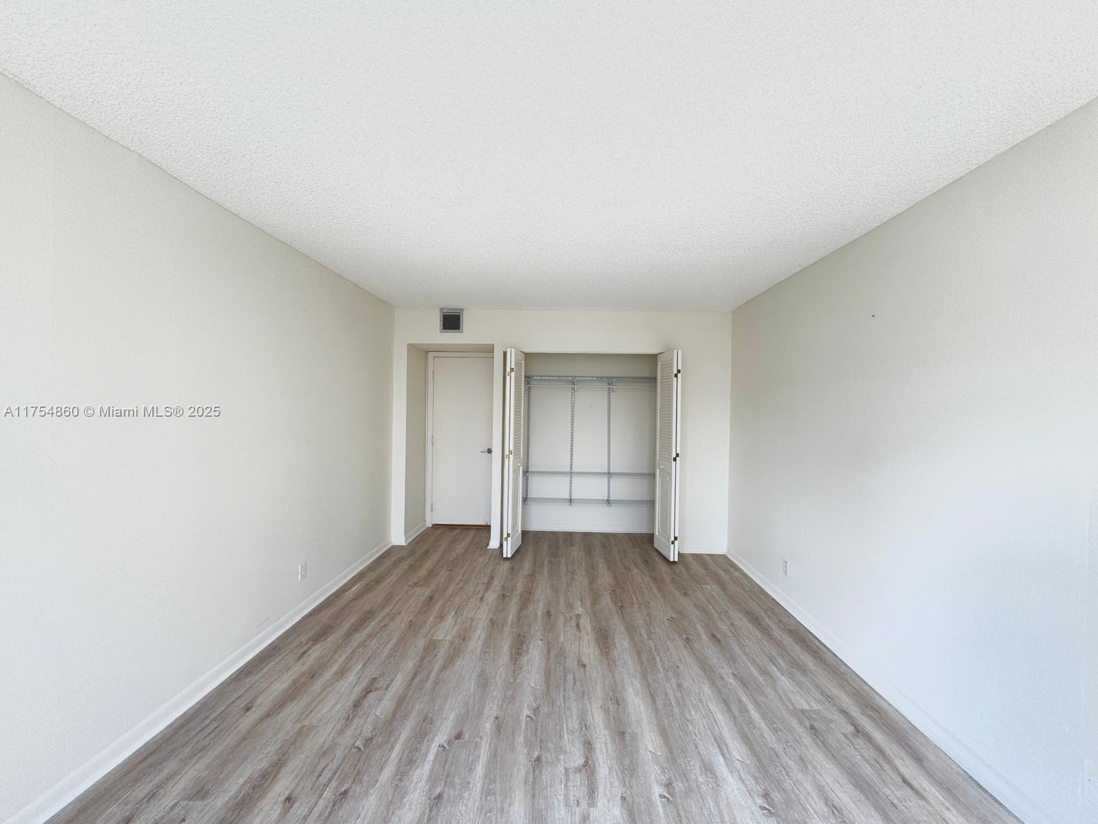 HALLMARK OF HOLLYWOOD CON - Residential