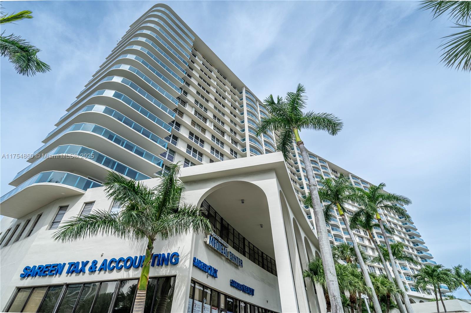 HALLMARK OF HOLLYWOOD CON - Residential