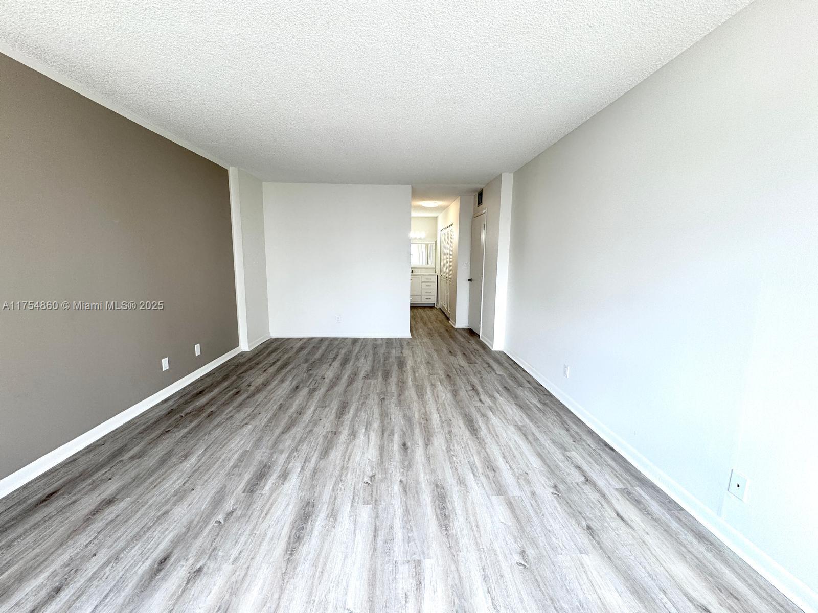 HALLMARK OF HOLLYWOOD CON - Residential