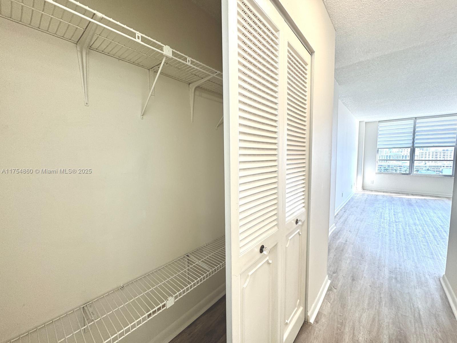 HALLMARK OF HOLLYWOOD CON - Residential