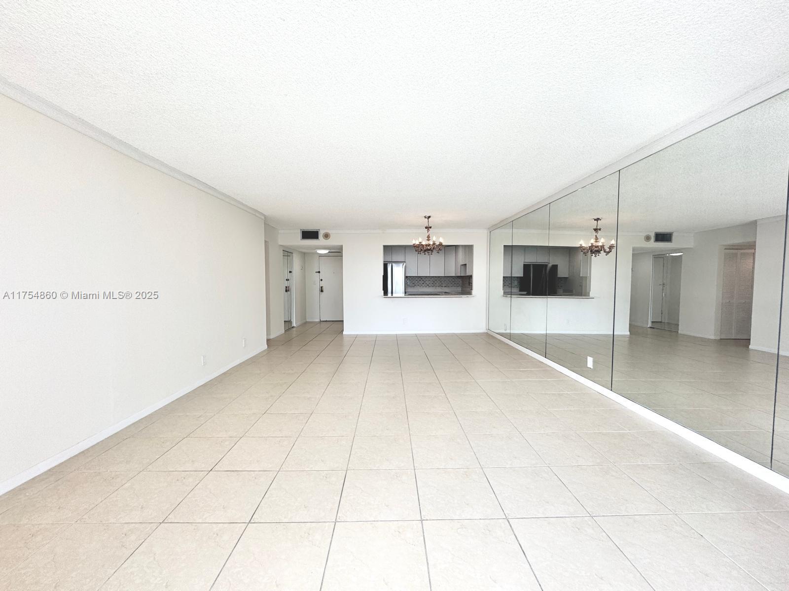 HALLMARK OF HOLLYWOOD CON - Residential